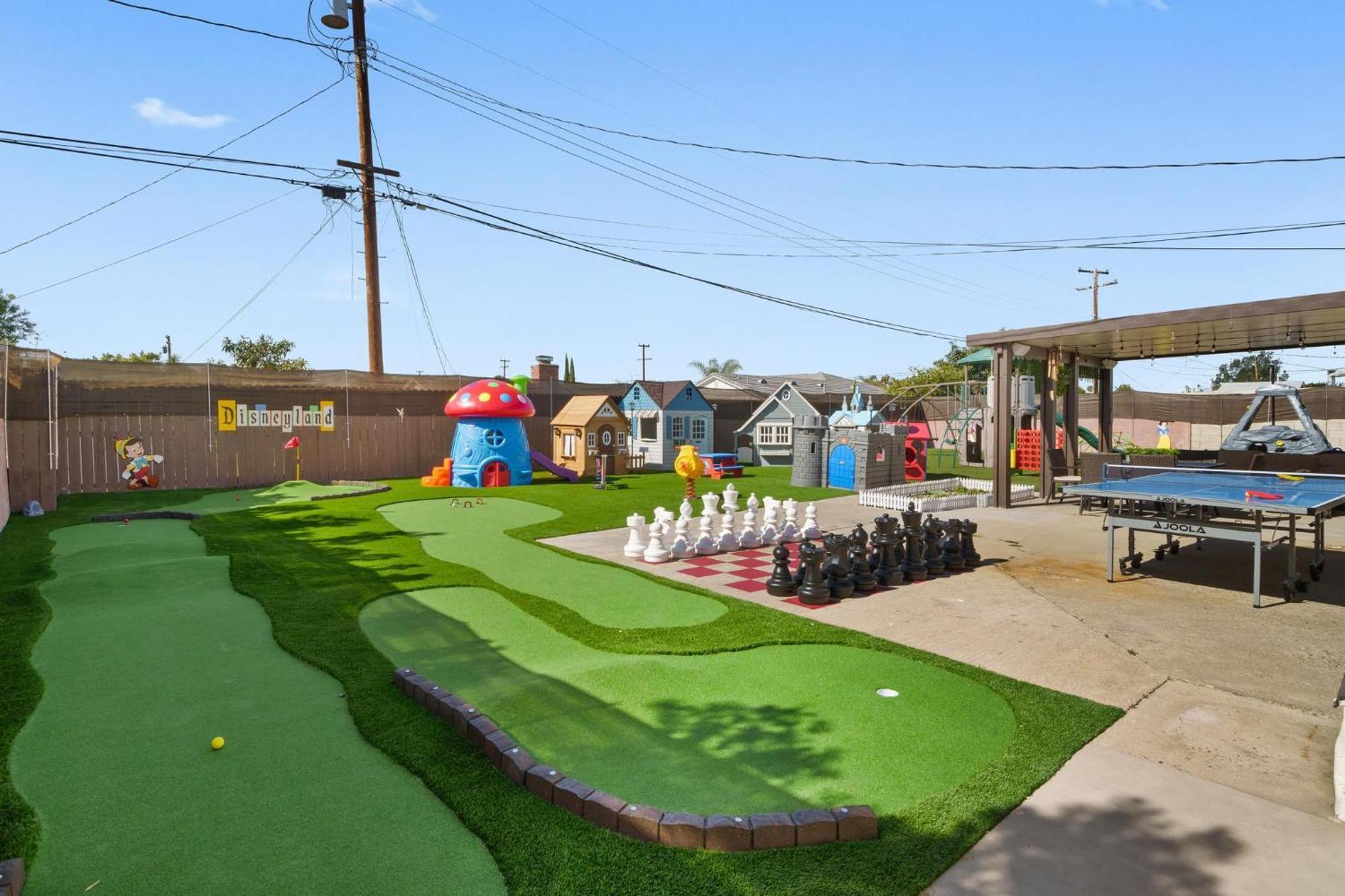 The Disneyland Dream: Arcade, Theater, Play, Golf+ Garden Grove Exterior photo